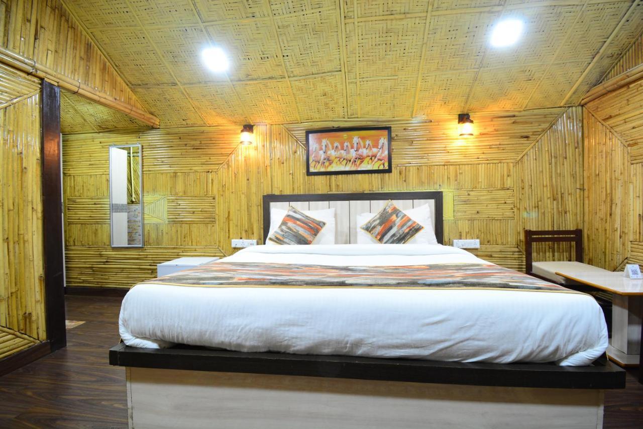 Hotel Bamboo Castle Джайпур Екстериор снимка