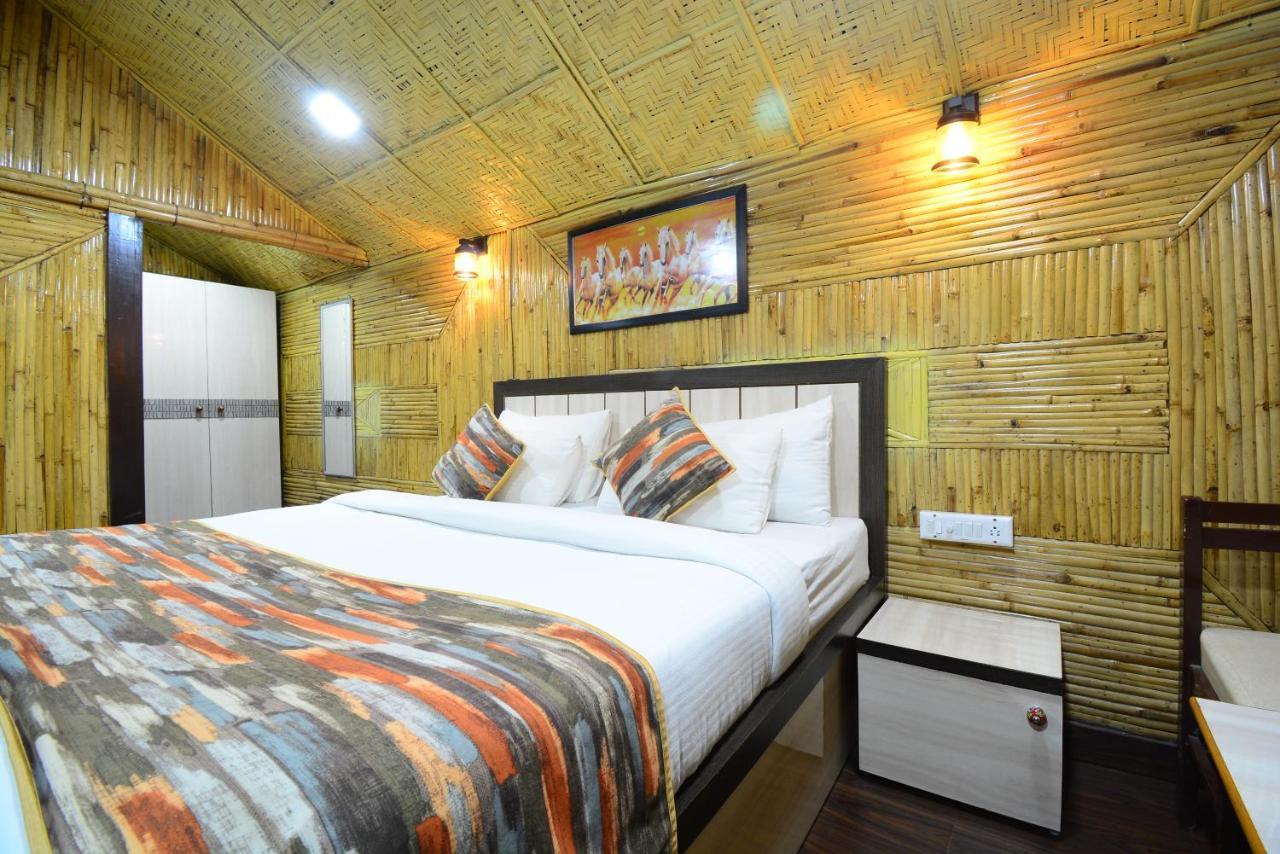 Hotel Bamboo Castle Джайпур Екстериор снимка
