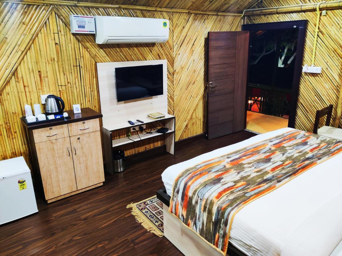 Hotel Bamboo Castle Джайпур Екстериор снимка