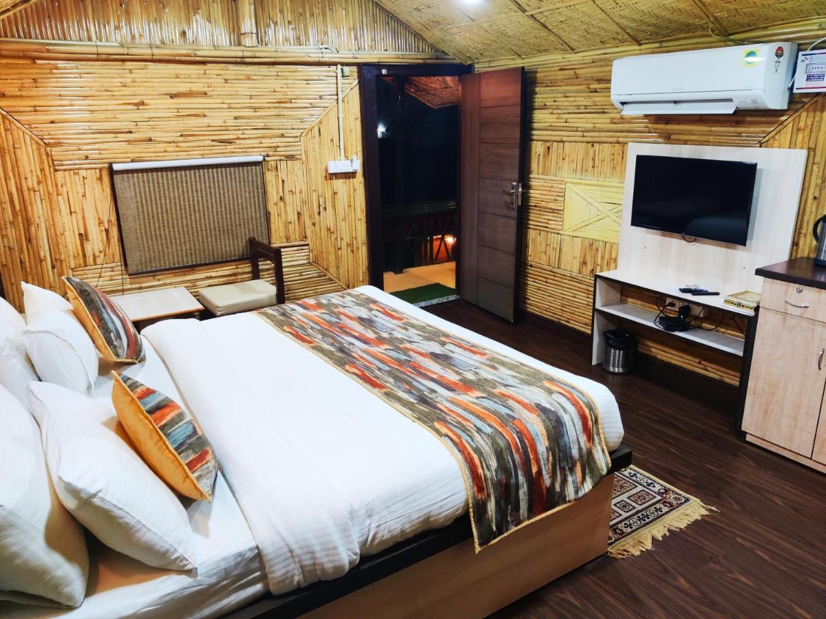 Hotel Bamboo Castle Джайпур Екстериор снимка