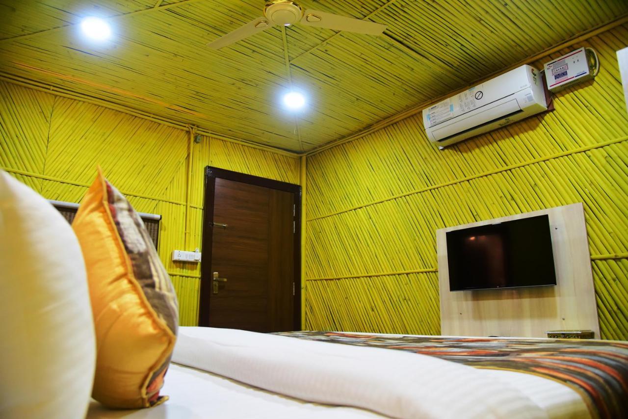 Hotel Bamboo Castle Джайпур Екстериор снимка