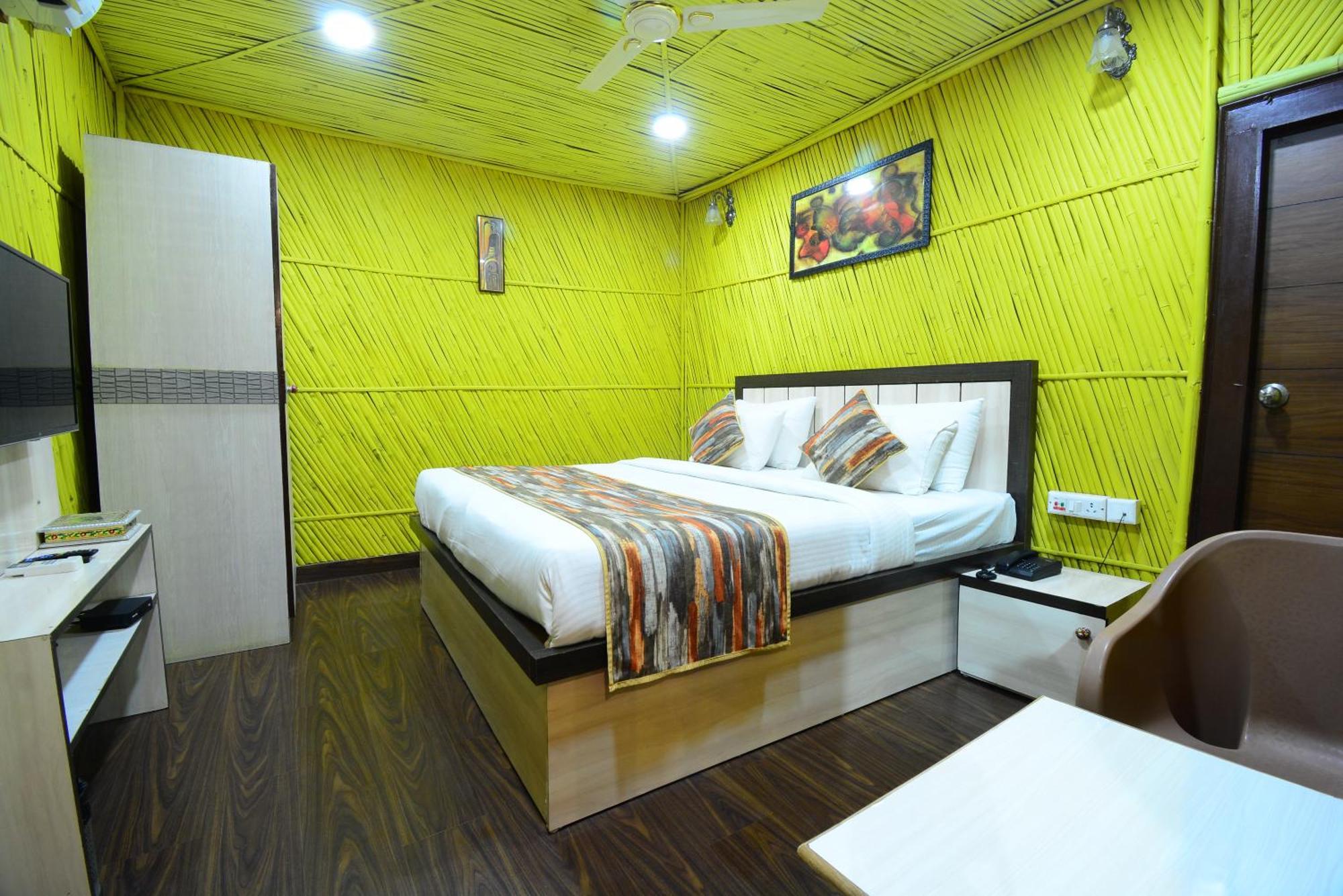 Hotel Bamboo Castle Джайпур Стая снимка
