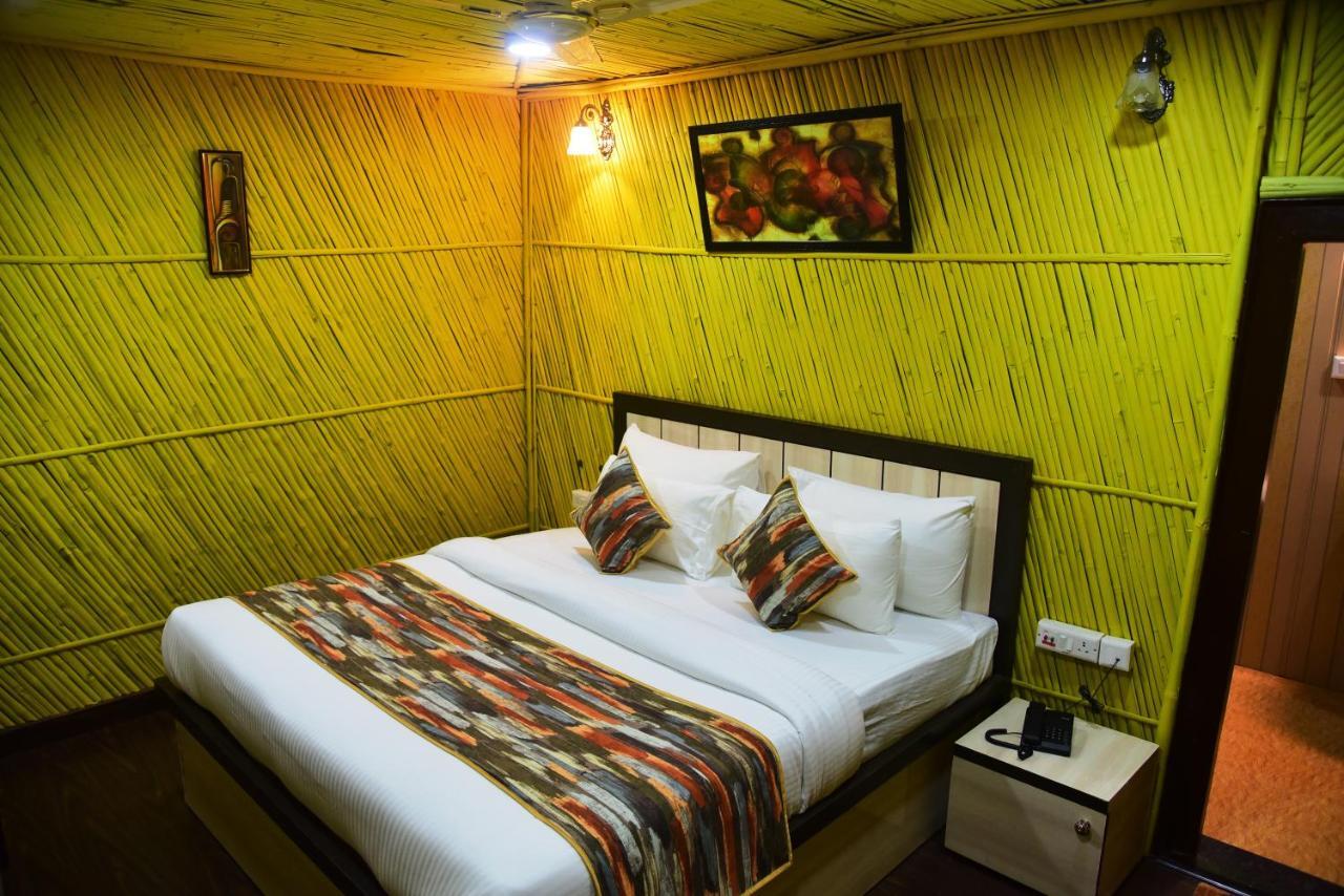 Hotel Bamboo Castle Джайпур Екстериор снимка